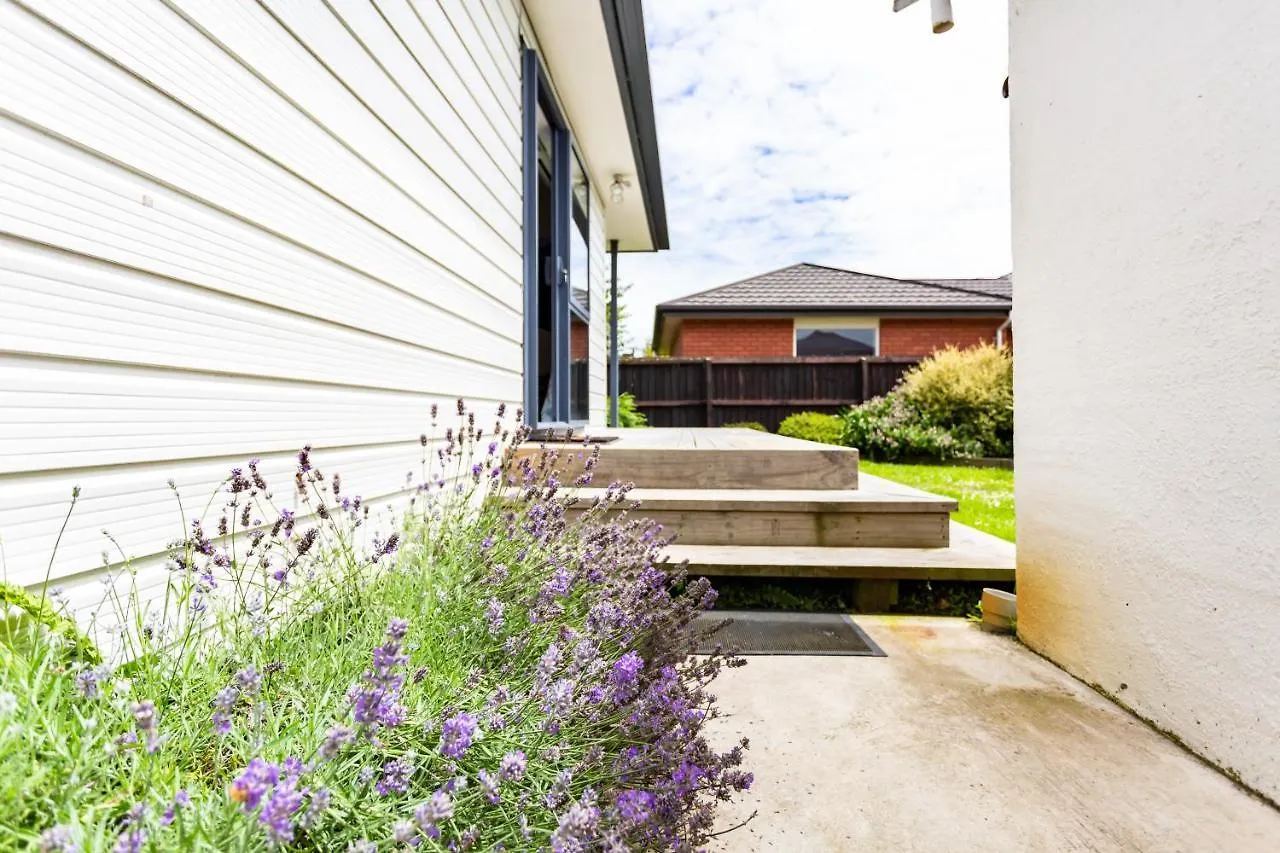 Comfy Villa - Christchurch Holiday Homes 0*,